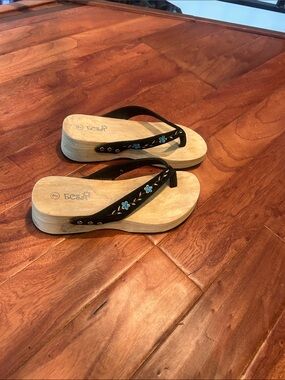 ECSA Faux Wooden Foam Clog Wedge Sandals Embroidered Size 7